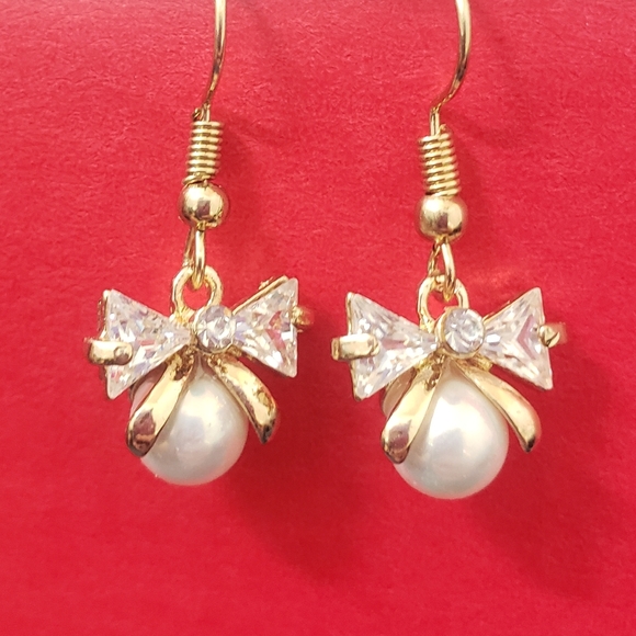 Pearl Bow Dangle Earrings - Picture 4 of 4